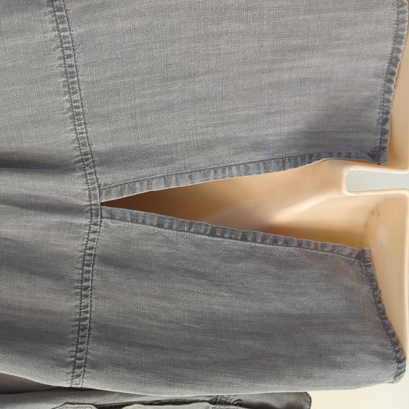 Anthropologie Cloth & Stone Split-Back Gray Chambray Buttondown - Picture 11 of 16